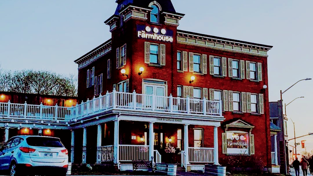 The Farmhouse Restaurant | 268 Bradford St, Barrie, ON L4N 3B7, Canada | Phone: (705) 737-0522