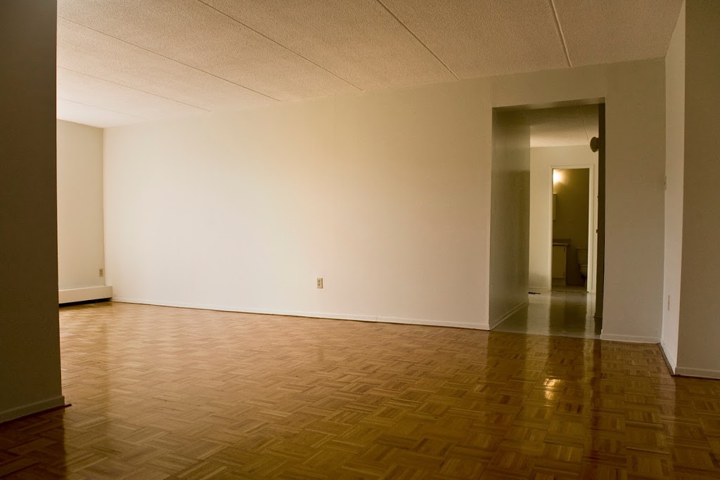 Royal Towne Apartments | 87 Westwood Rd, Guelph, ON N1H 6Y8, Canada | Phone: (519) 836-8920