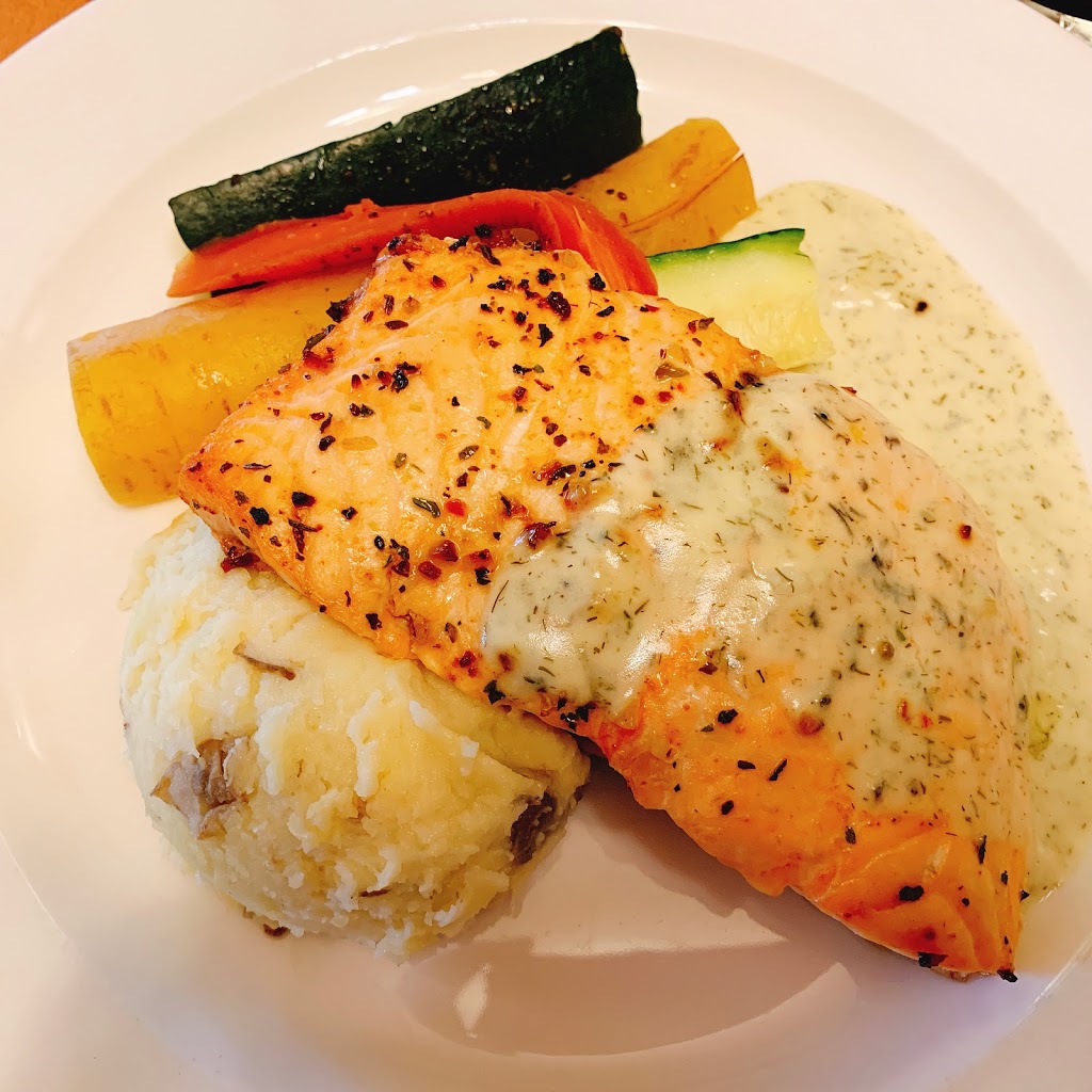 Queen Victoria Place Restaurant | 6345 Niagara Pkwy, Niagara Falls, ON L2E 6T2, Canada | Phone: (905) 356-2217