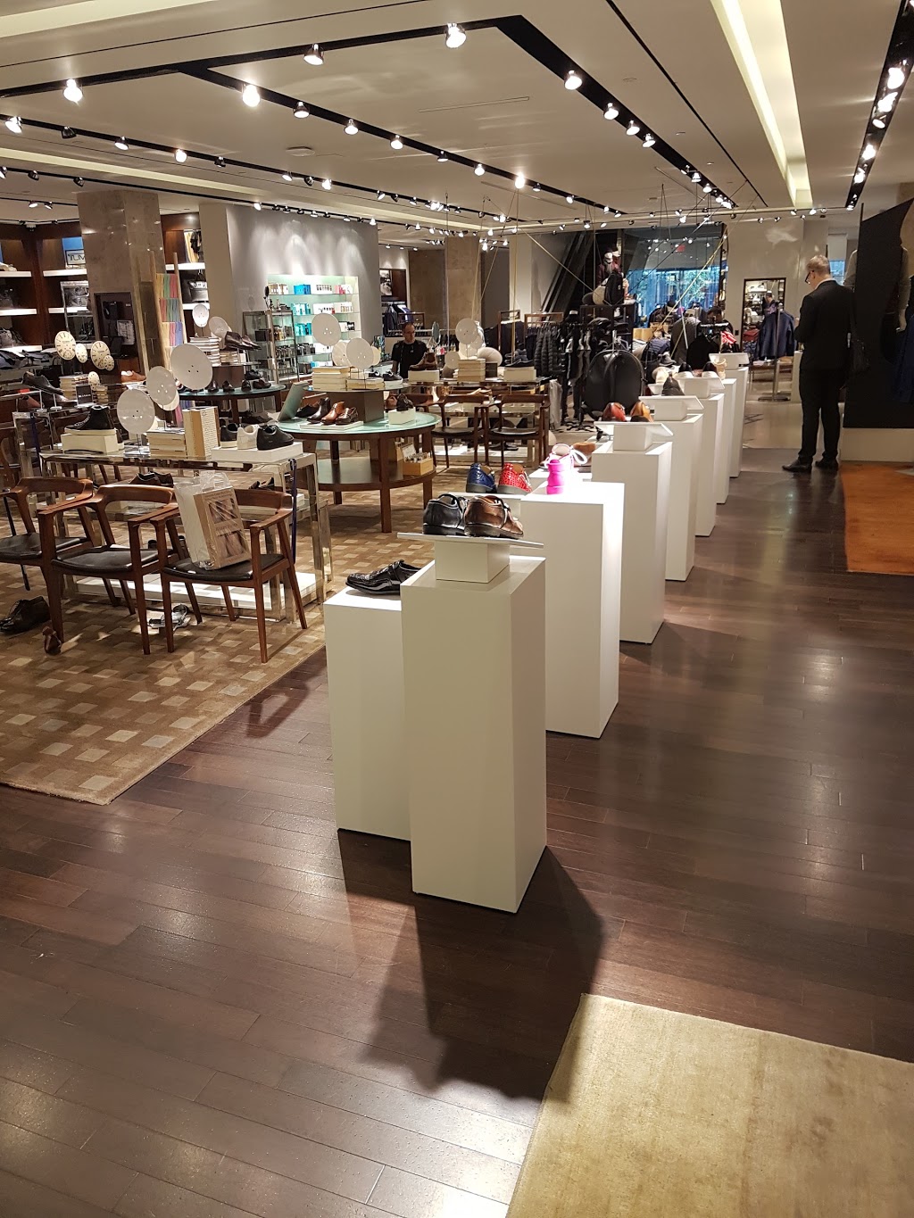Harry Rosen Menswear | 82 Bloor St W, Toronto, ON M5S 1L9, Canada | Phone: (416) 972-0556
