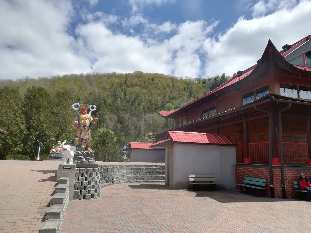 大叢林三寶山 | 690 Chemin de la Rivière Rouge, Harrington, QC J8G 2S7, Canada | Phone: (819) 687-2183