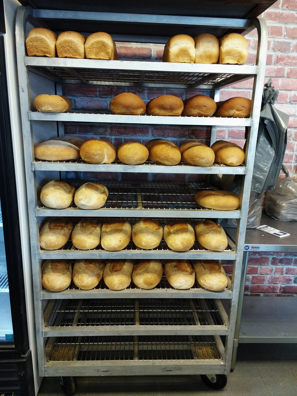 Spinosas Bakery | 60 Niagara St, Welland, ON L3C 1H9, Canada | Phone: (905) 714-1266