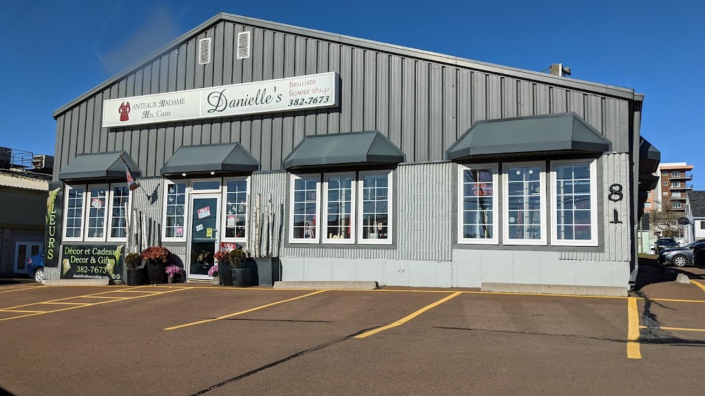 Madame Manteaux | 81 Champlain St, Dieppe, NB E1A 1N5, Canada | Phone: (506) 872-2512