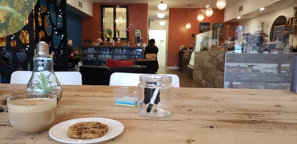 The Monarch House Cafe and Lounge | 1027 Gordon St, Guelph, ON N1G 4X1, Canada | Phone: (519) 265-7177