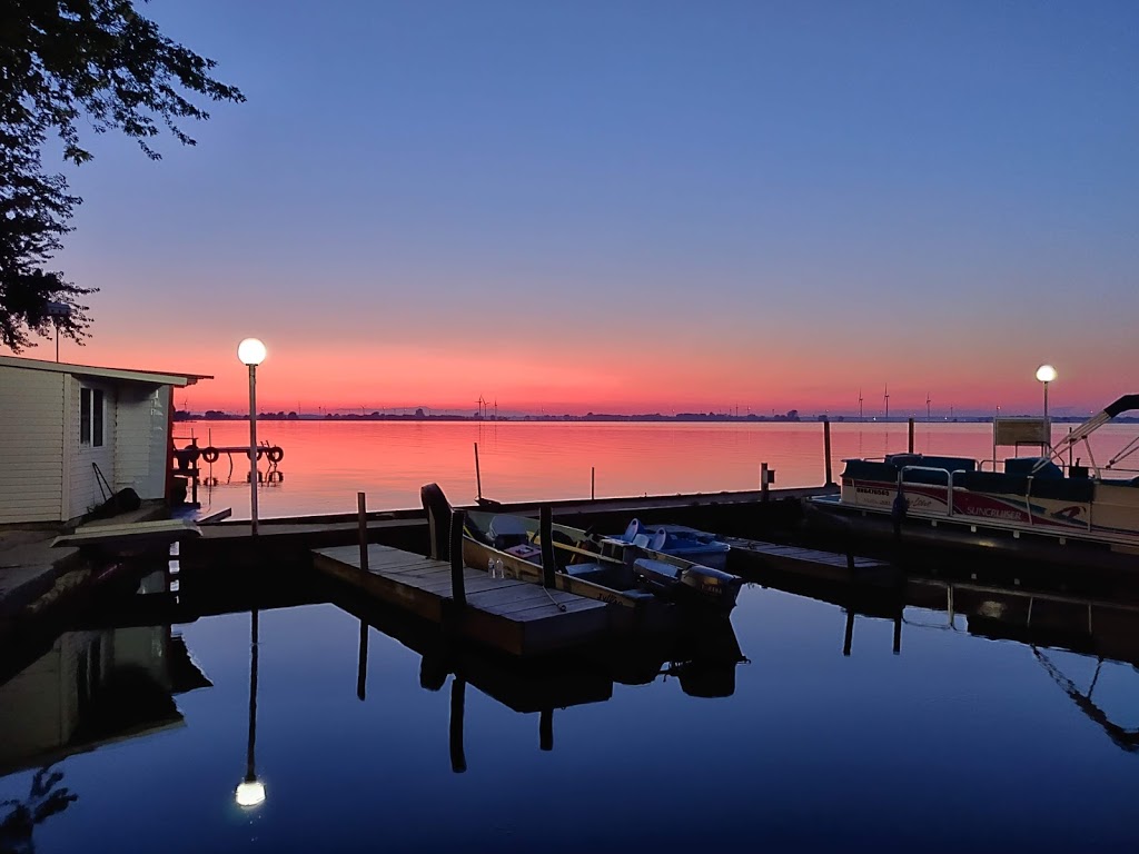 Erie-O Motel and Marina | 840 Ross Lane, Erieau, ON N0P 1N0, Canada | Phone: (519) 676-2101
