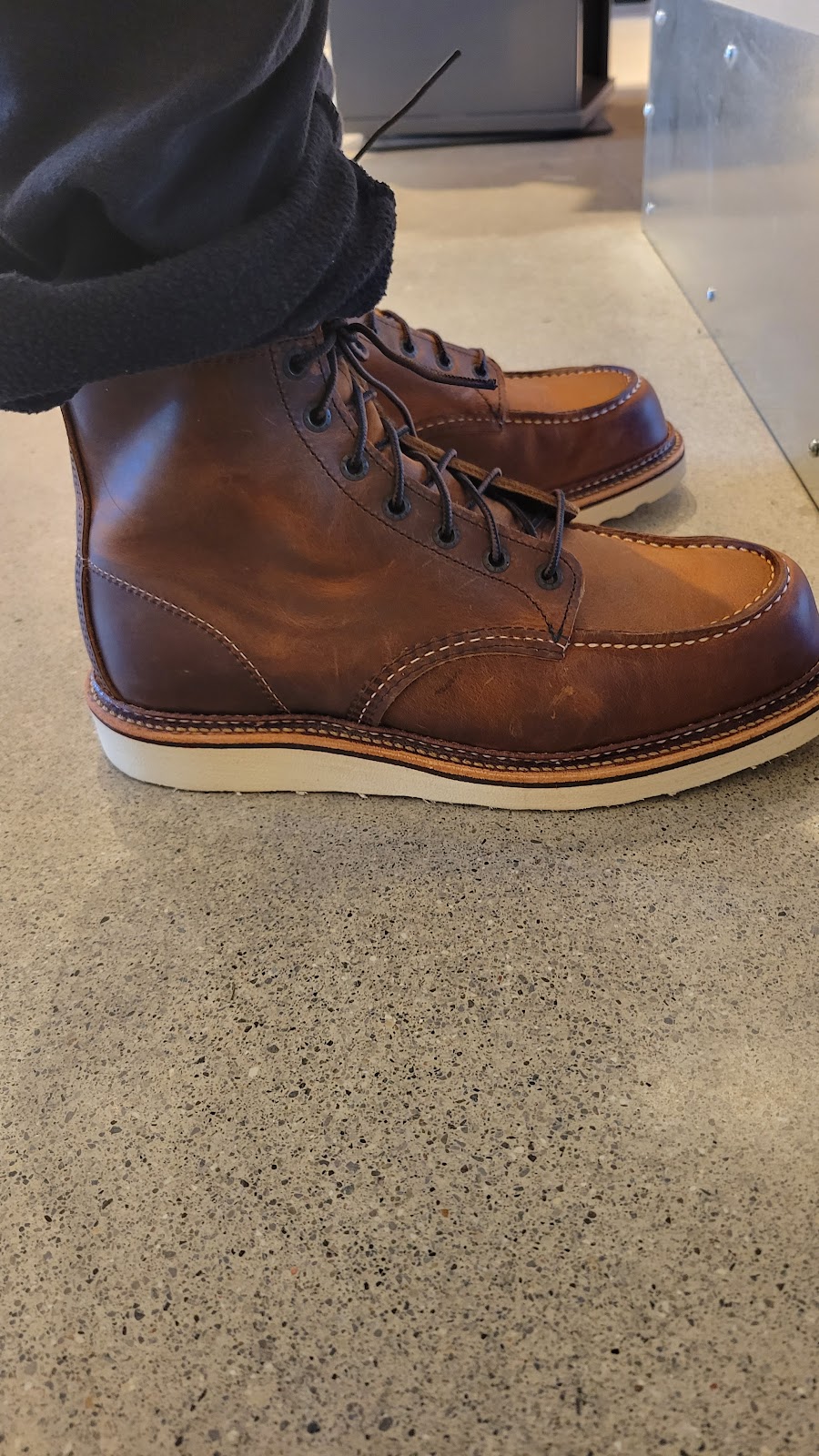 Red Wing - London, ON | 879 Wellington Rd 3 3, London, ON N6E 3N5, Canada | Phone: (519) 640-1924