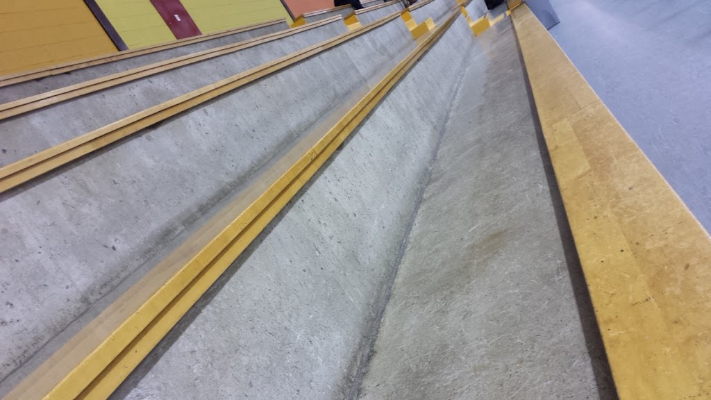 Aréna Samuel Moskovitch Arena | 6985 Chem. Mackle, Côte Saint-Luc, QC H4W 1A5, Canada | Phone: (514) 485-6806