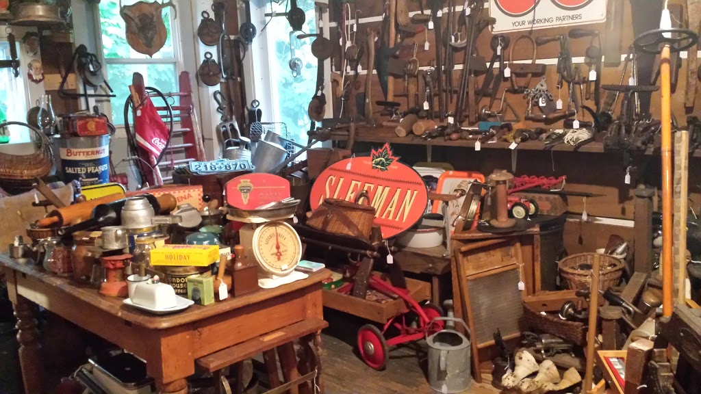 Antiquités Au Fil du Temps | 1 Rue Maple, Stanbridge East, QC J0J 2H0, Canada | Phone: (450) 248-1165