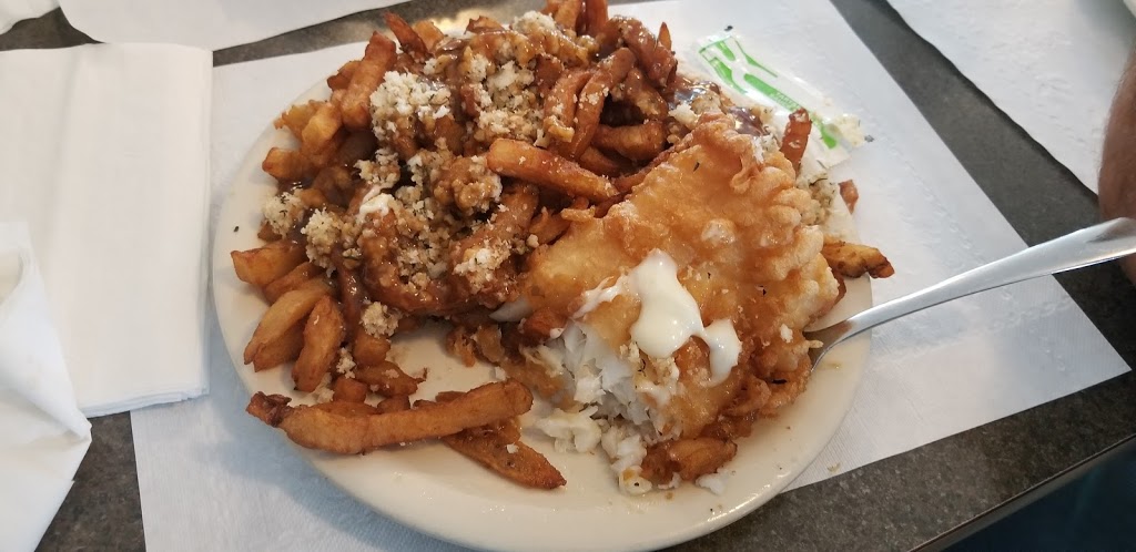 Seaside Restaurant | 2546 Topsail Rd, Conception Bay South, NL A1W 4A5, Canada | Phone: (709) 834-9059