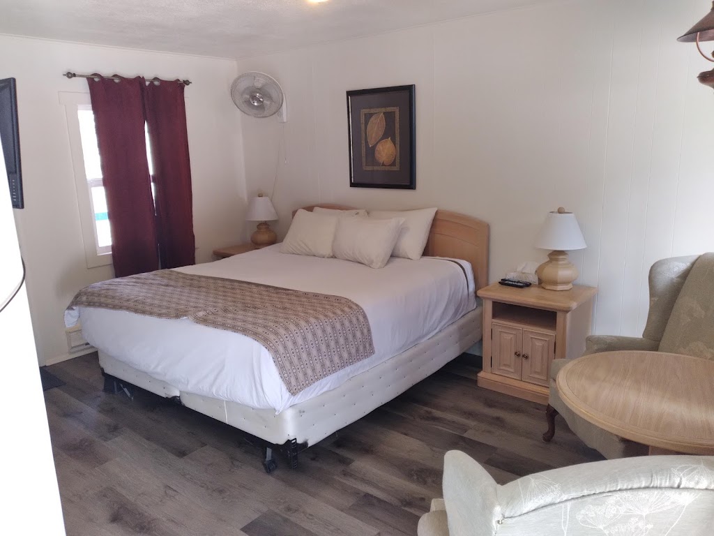 Apple Tree Inn | 4999 BC-93 b 27, Radium Hot Springs, BC V0A 1M0, Canada | Phone: (250) 347-0011