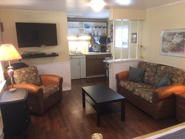 Lakeshore on Salt Spring | 175 Suffolk Rd, Salt Spring Island, BC V8K 1L9, Canada | Phone: (250) 537-2214