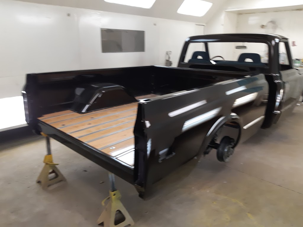 C & R Collision Ltd | 8329 Chiles Industrial Rd, Red Deer, AB T4P 2V5, Canada | Phone: (403) 347-5859