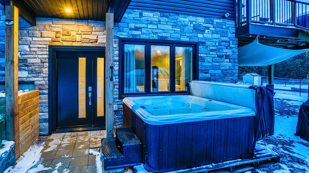 Hidden Retreat Grafton | 189 Hofer Rd, Colborne, ON K0K 1S0, Canada | Phone: (705) 644-0893