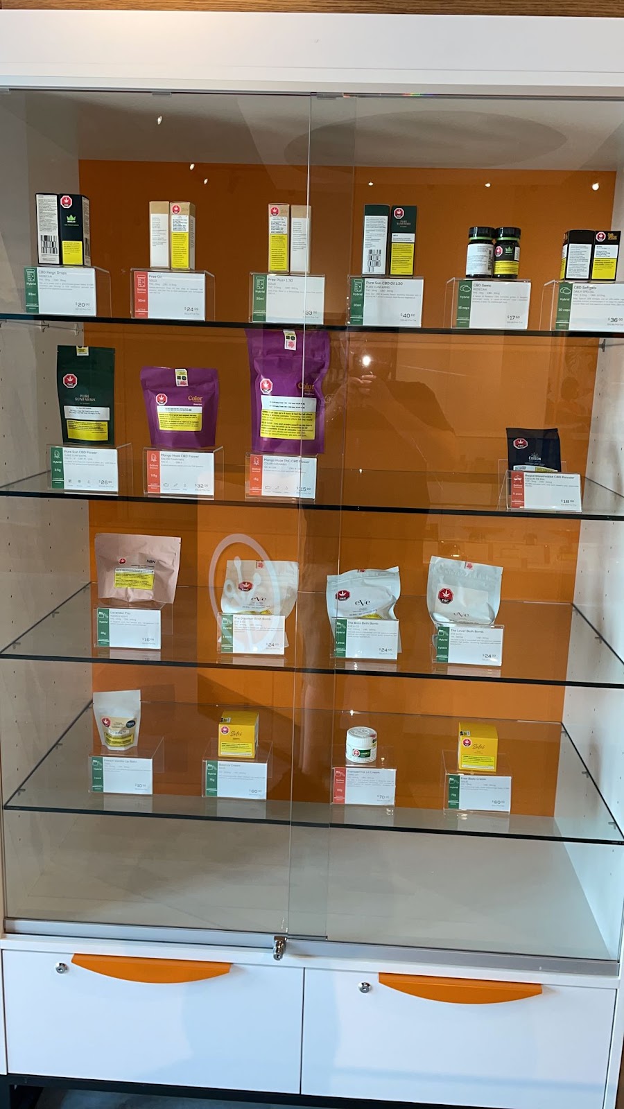 Sessions Cannabis - Kincardine | 728 Queen St, Kincardine, ON N2Z 1Z7, Canada | Phone: (519) 208-9516