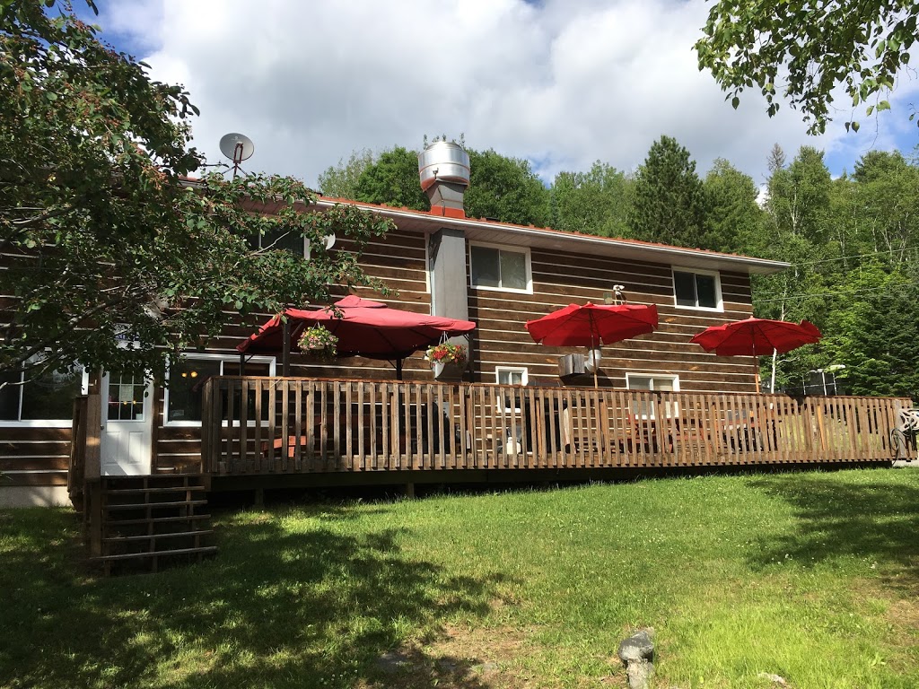 Fairbank Lake Resort | 1586 Fairbanks E Rd, Whitefish, ON P0M 3E0, Canada | Phone: (705) 866-2773