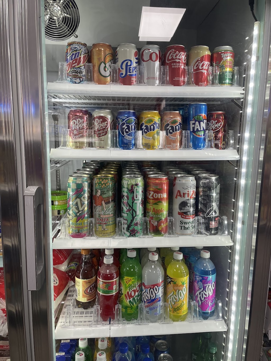 Townsend Convenience | 10 Townsend Dr Unit #15, Breslau, ON N0B 1M0, Canada | Phone: (519) 648-9886