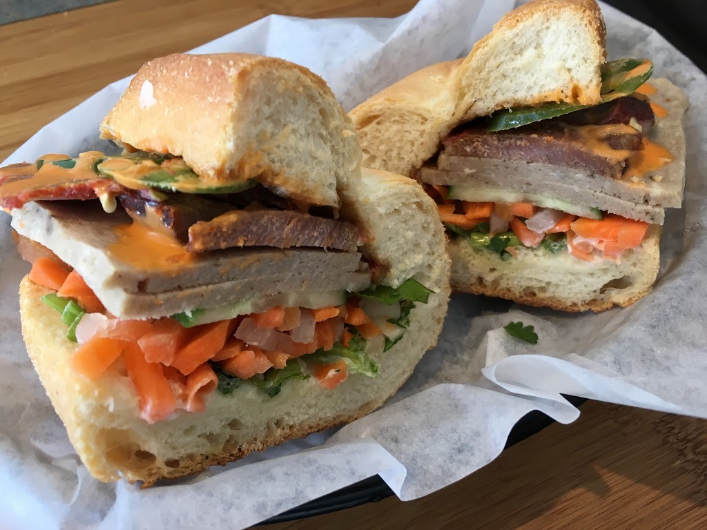 Sandwicherie Sue | 2660 Rue Beaubien E, Montréal, QC H1Y 1G7, Canada | Phone: (514) 629-8783