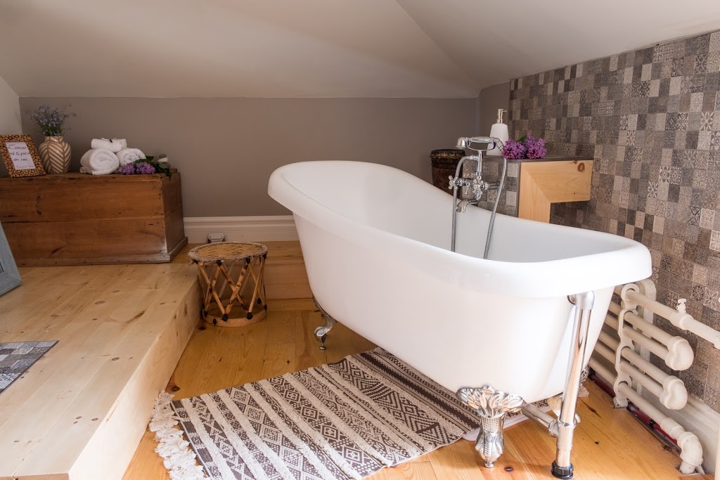 Auberge de la Visitation | 6104 Rue Saint-Georges, Lévis, QC G6V 4J8, Canada | Phone: (418) 805-3059