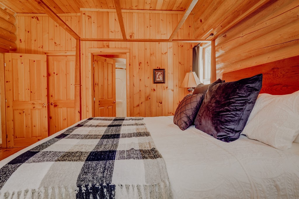 Chalet no. 53 by Fiddler Lake Resort (Cerf-Deer) | 48 Chem. Fiddleridge Resort, Mille-Isles, QC J0R 1A0, Canada | Phone: (438) 925-7727