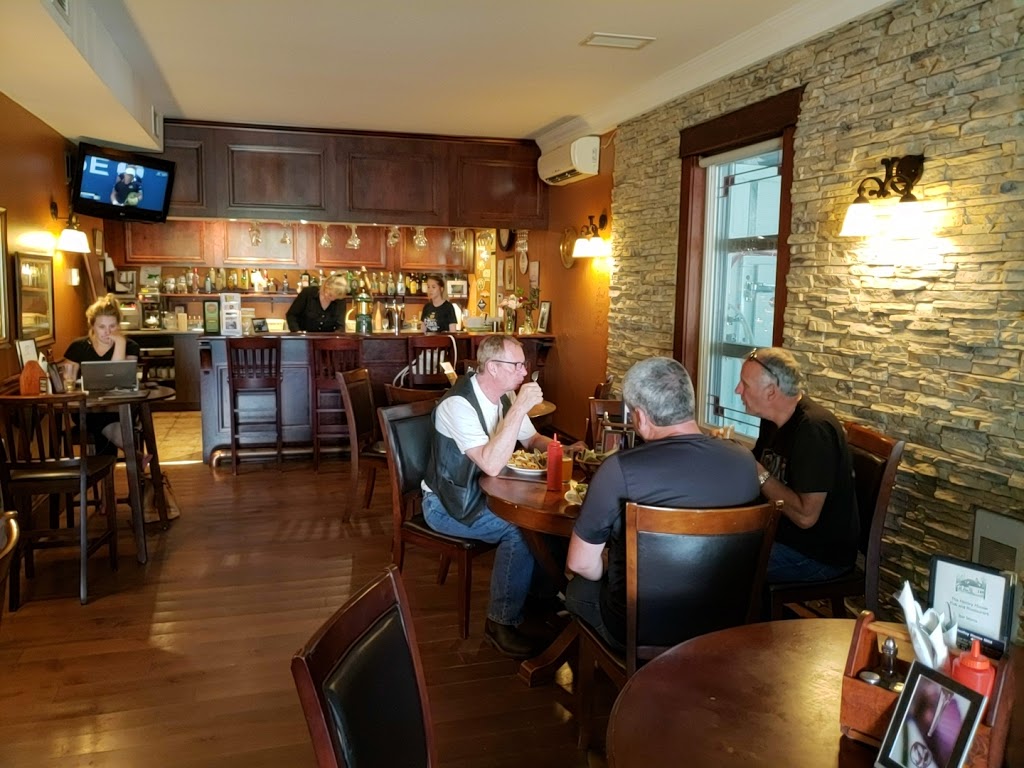 Henley House Pub And Restaurant | 22478 Nova Scotia Trunk 7, Sheet Harbour, NS B0J 3B0, Canada | Phone: (902) 885-3335