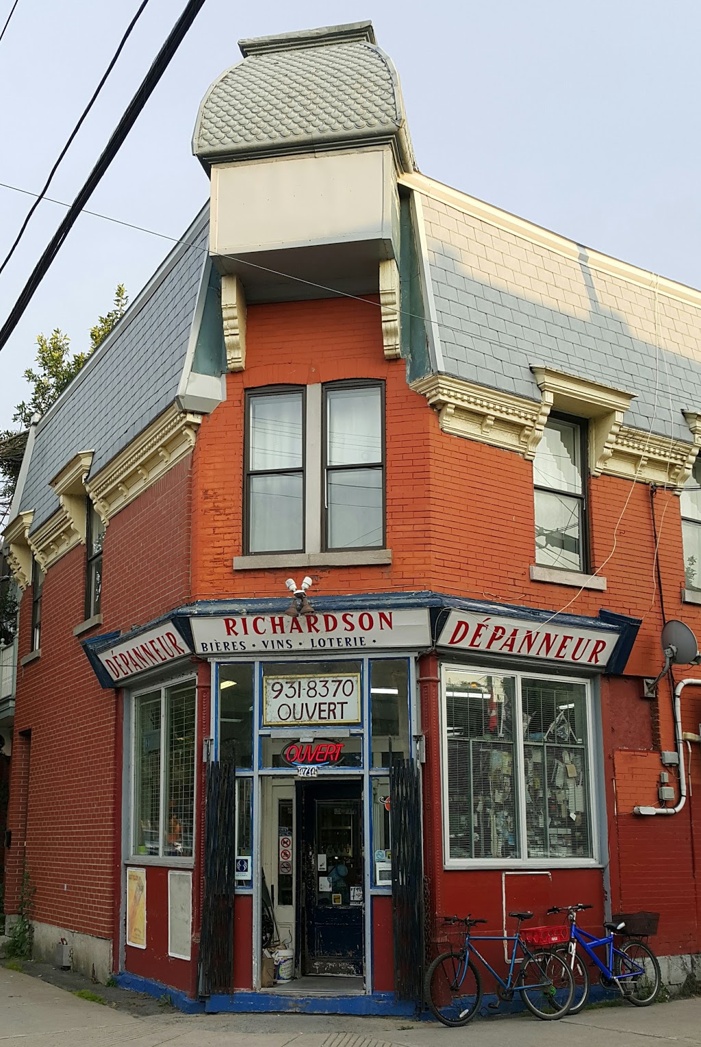 Depanneur Richardson | 710 Rue Charlevoix, Montréal, QC H3K 2X9, Canada | Phone: (514) 931-8370
