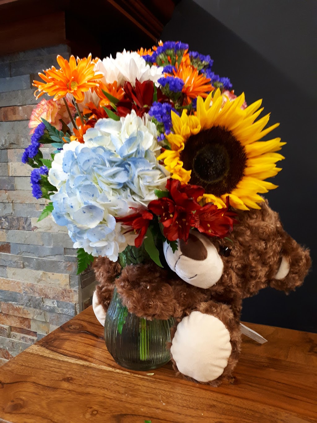 Floral Elegance | 7 Commonwealth Ave, Mount Pearl, NL A1N 1W3, Canada | Phone: (709) 747-0686