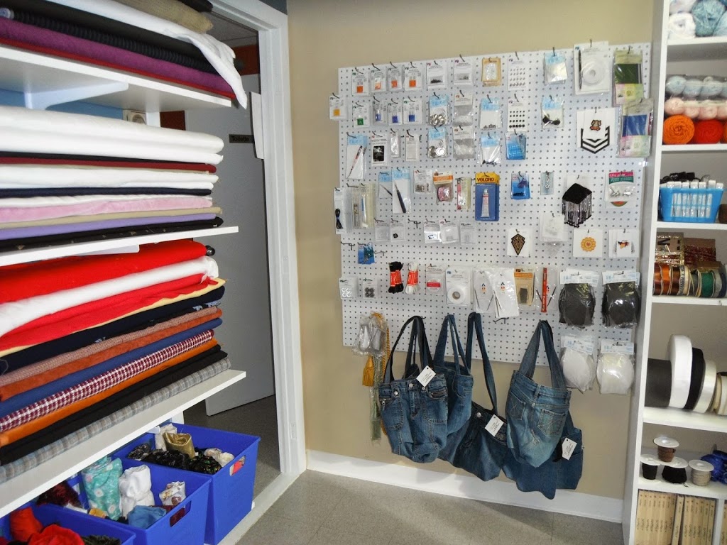 Couture Mariemo | 70 Rue Saint François, Sainte-Madeleine, QC J0H 1S0, Canada | Phone: (450) 355-0083