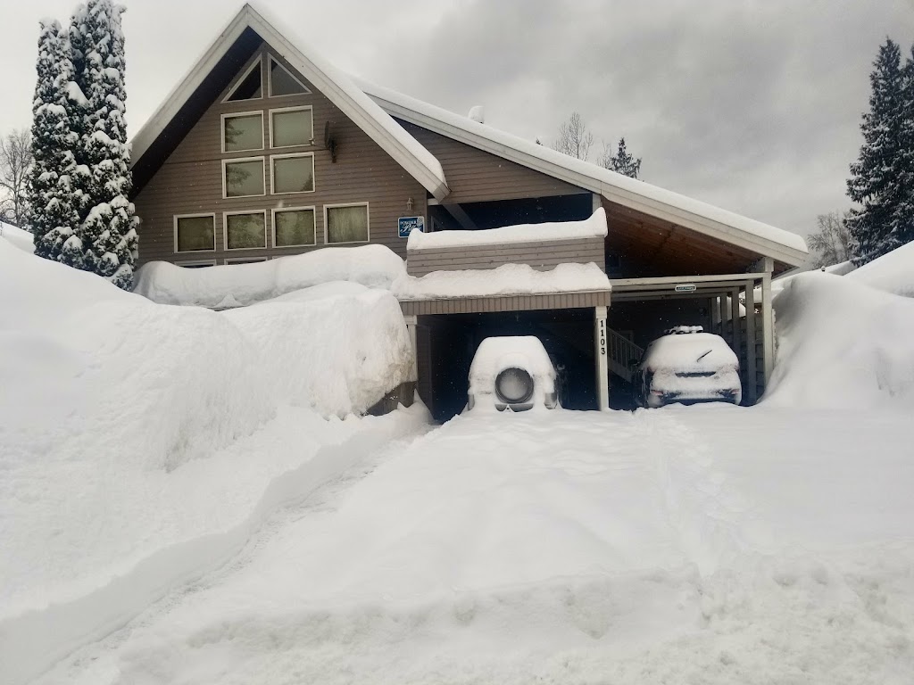 Powder Pillow Bed and Breakfast | 1103 Pine Ridge Crescent, Revelstoke, BC V0E 2S1, Canada | Phone: (250) 200-0388