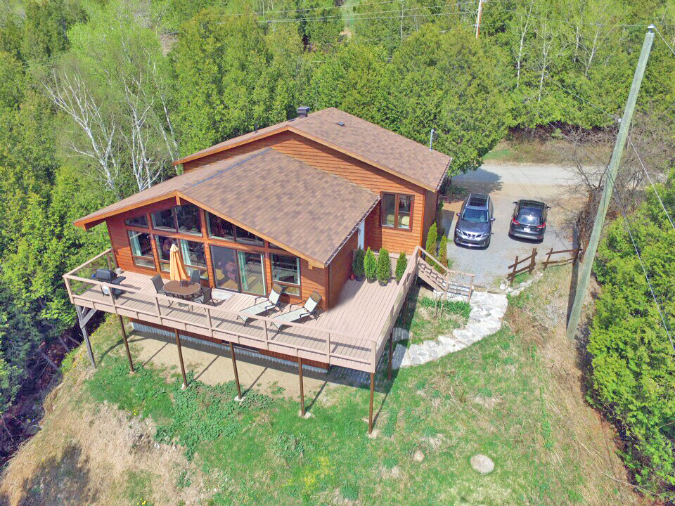 Le Chalet du Breton | 406 Chemin du Cap aux Rets, Baie-Saint-Paul, QC G3Z 1B9, Canada | Phone: (418) 760-8596