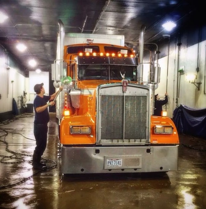 Clean 18 Truck Wash & Detailing | 2557 Barton St E, Hamilton, ON L8E 2X2, Canada | Phone: (289) 389-5552