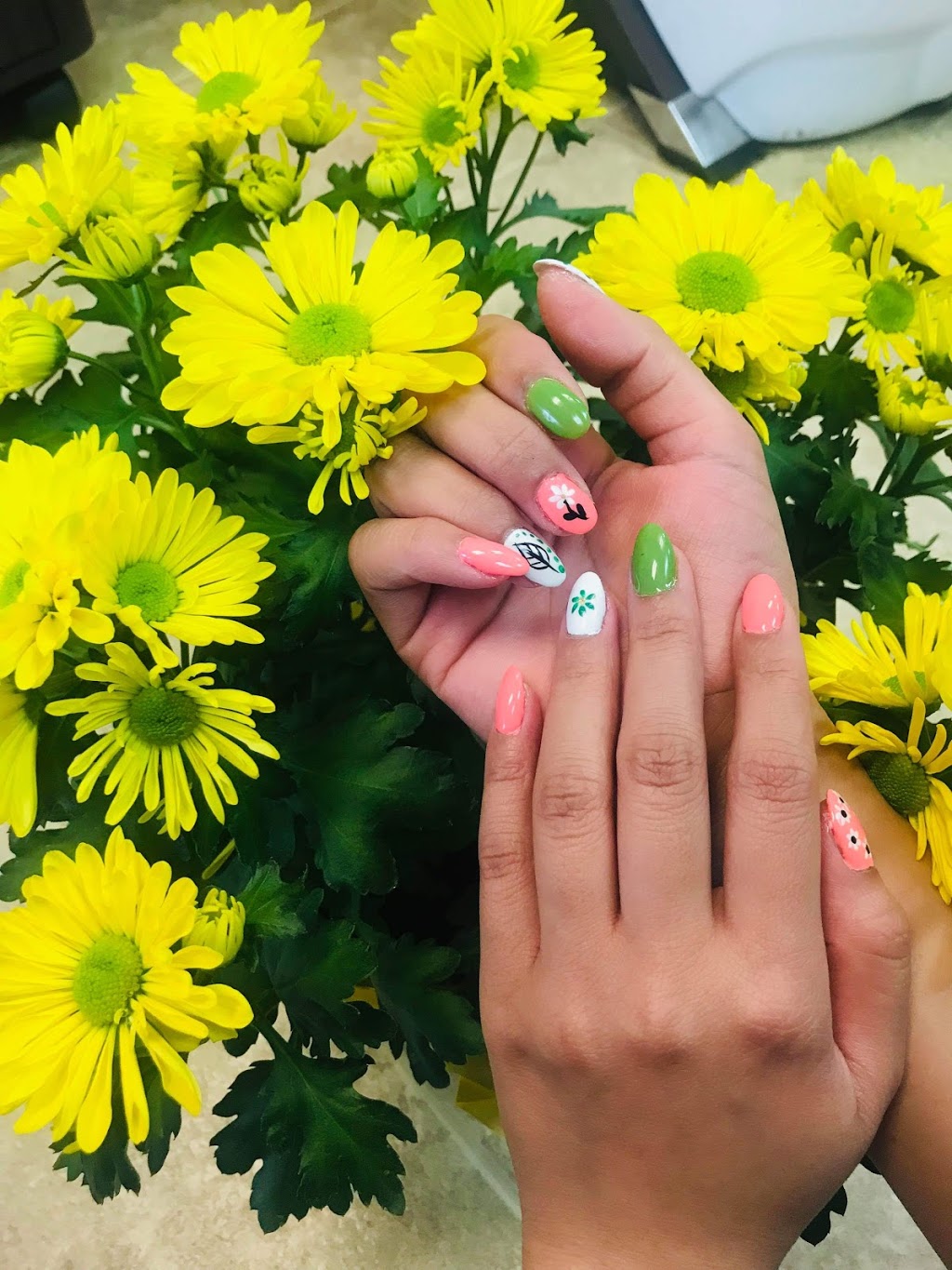 #1 City Nails | 595 Carlton St, St. Catharines, ON L2M 4Y2, Canada | Phone: (905) 684-2002