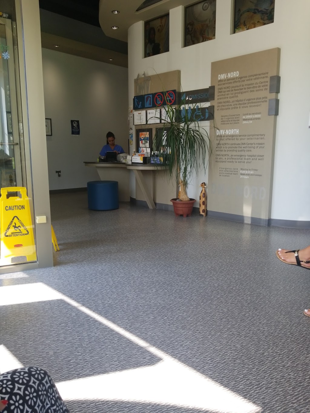 Vétérinaire Urgence 24/7 CENTREDMVET DMV Rive-Nord Blainville | 20 Bd des Châteaux Suite 110, Blainville, QC J7B 1Z8, Canada | Phone: (514) 633-8888