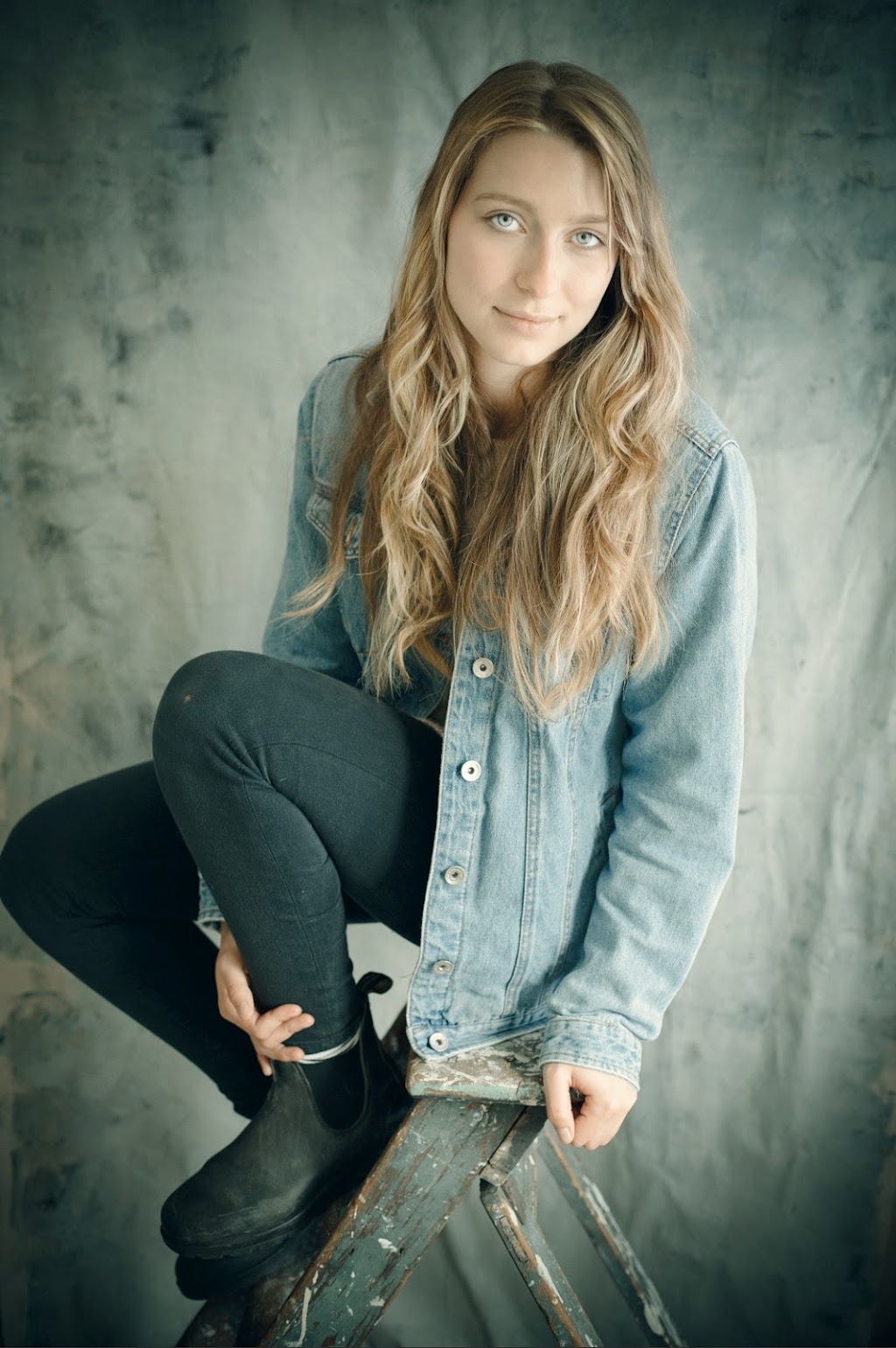 Deanna Milligan Portrait Photography | 2474 Hazel St, Victoria, BC V8S 2X5, Canada | Phone: (250) 221-0112