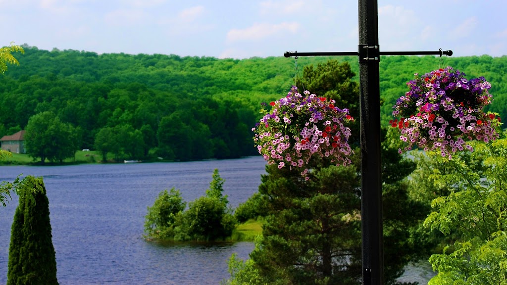 Kosy Korner | 166 Highland St, Haliburton, ON K0M 1S0, Canada | Phone: (705) 457-2810