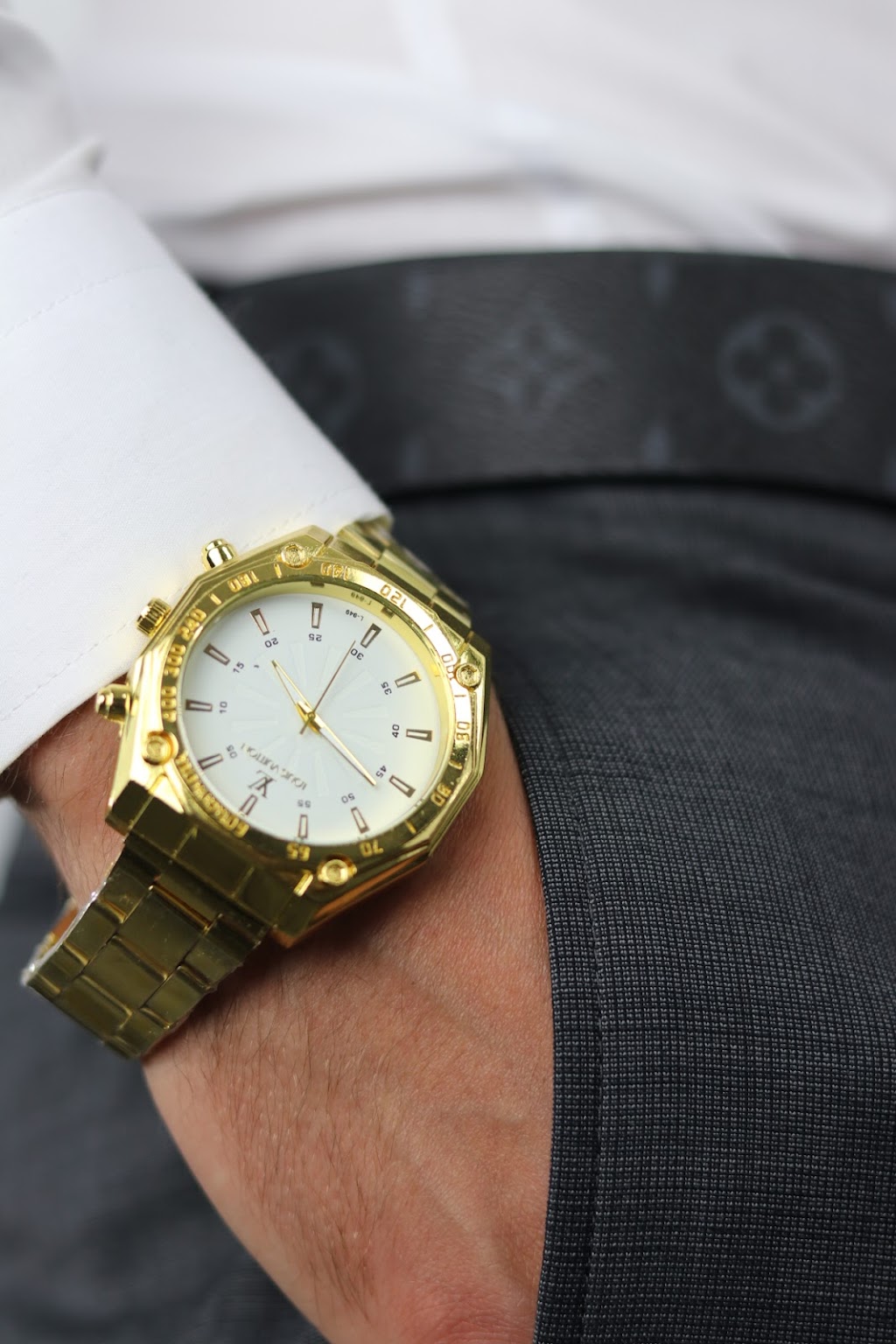 Alkassab Luxuries and accessories | 206 Millbank Dr, London, ON N6C 4W1, Canada | Phone: (226) 998-6637