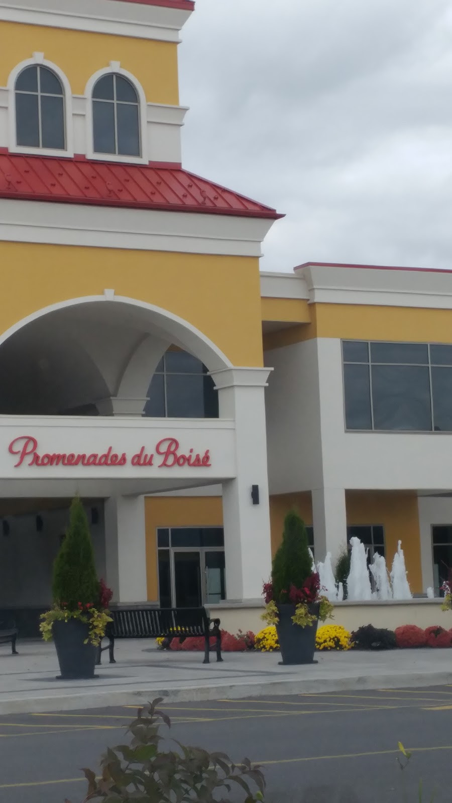 Promenades Du Boise | 4300 Boulevard Robert-Bourassa, Laval, QC H7E 0A4, Canada