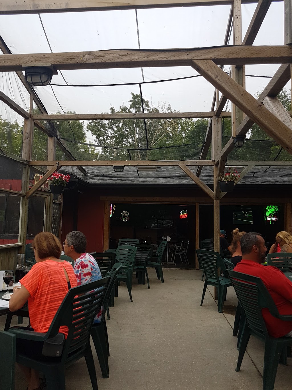 Potenzas Restaurant and Bar | 42 Parkview Ave, Grand Marais, MB R0E 0T0, Canada | Phone: (204) 754-8825