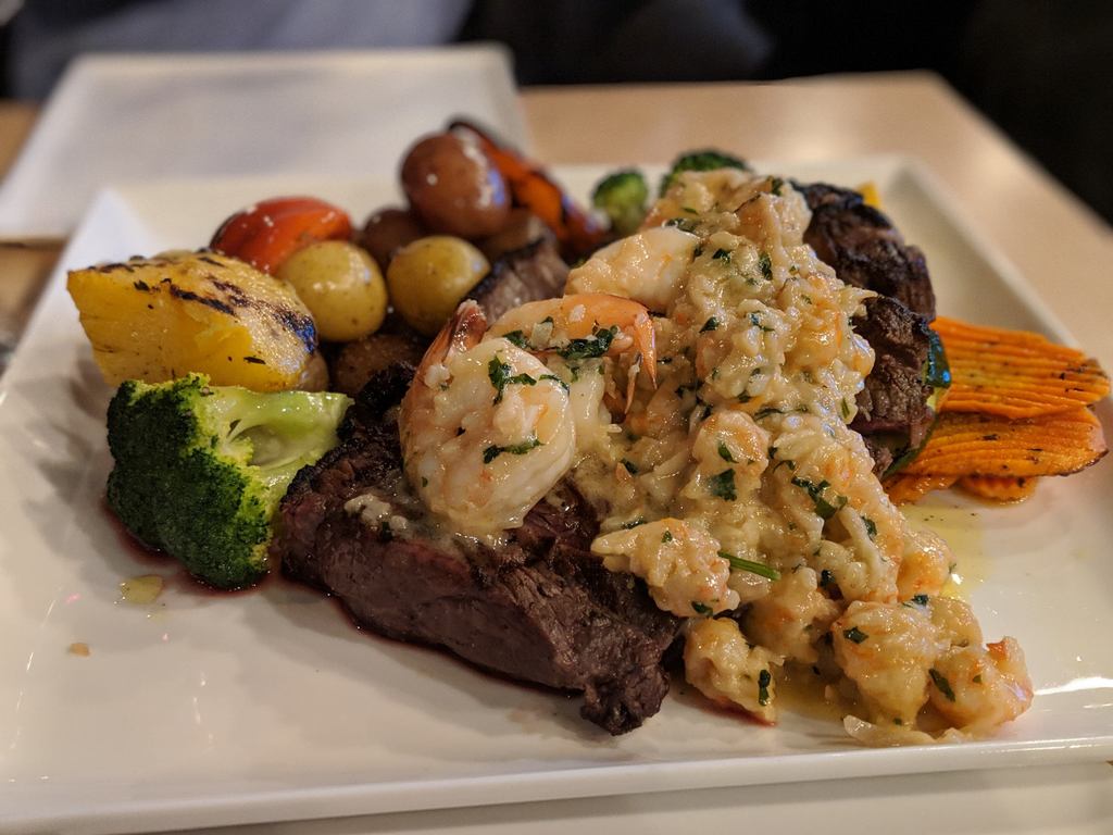 Raes Bistro + Lounge | 9-925 Headmaster Row, Winnipeg, MB R2G 4J4, Canada | Phone: (204) 229-0237