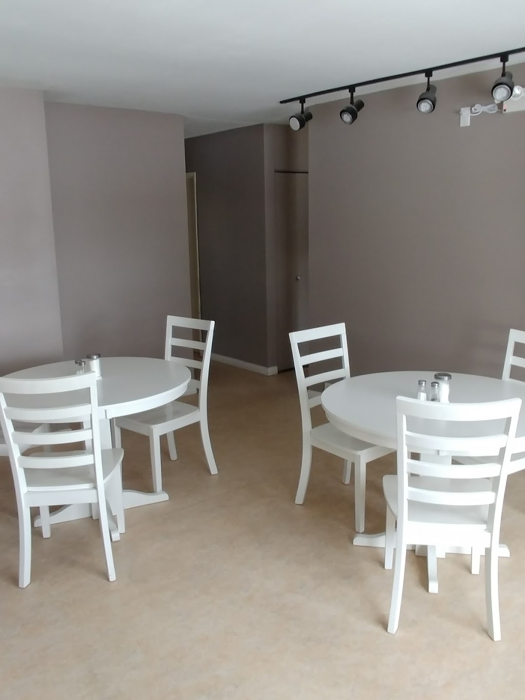 Bennetto Care Home | 54 Carleton Dr, Saskatoon, SK S7H 3N6, Canada | Phone: (306) 477-5608