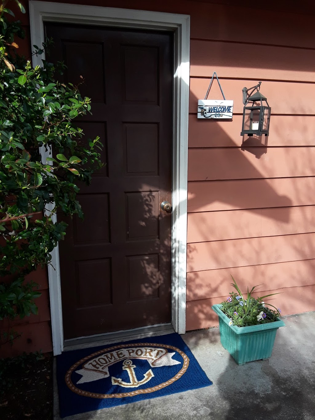 Charter Boat Bed and Breakfast | 2642, 2715 King St, Bellingham, WA 98225, USA | Phone: (206) 354-5634