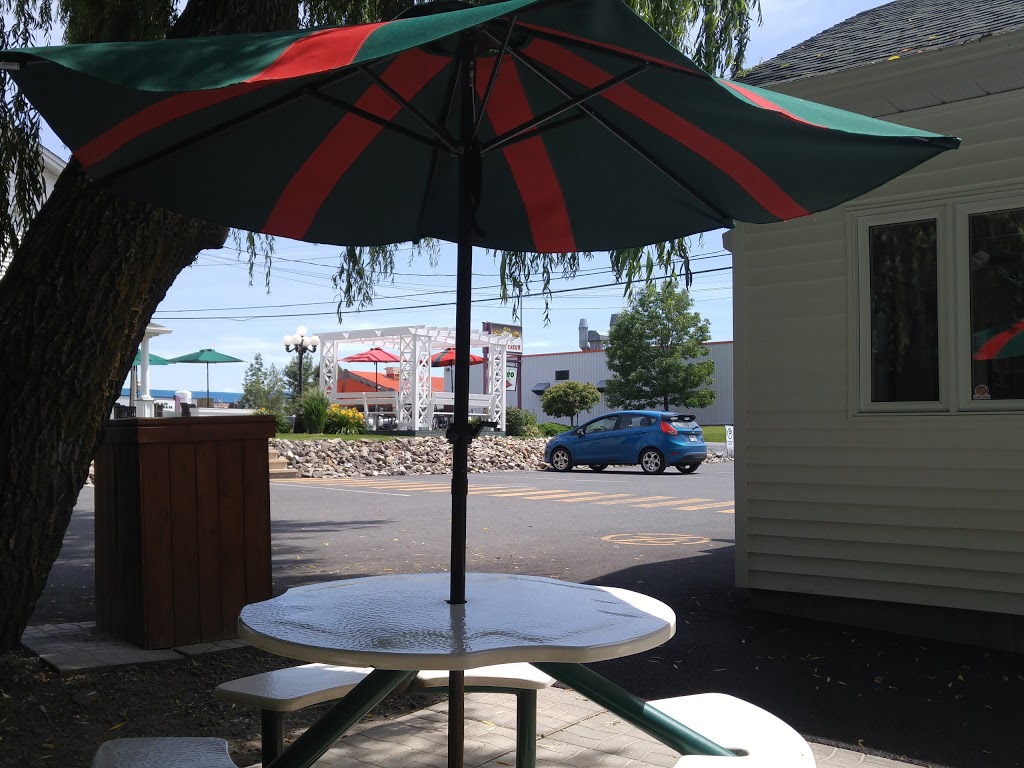 Cantine Ô Ptit Creux | 2110 QC-112, Saint-Césaire, QC J0L 1T0, Canada | Phone: (450) 947-1700