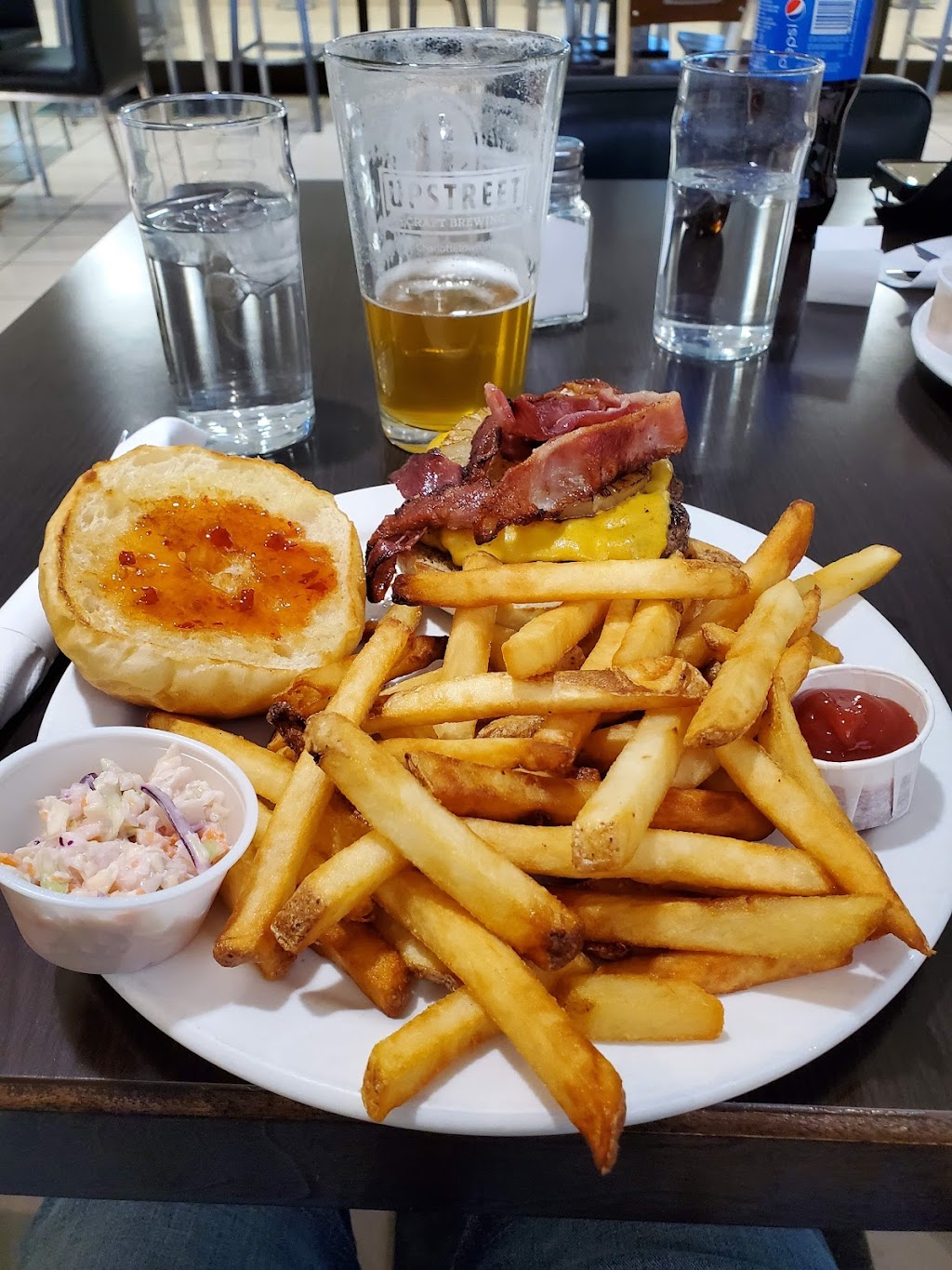 Budleys Restaurant | 250 Maple Hills Ave, Charlottetown, PE C1C 1N2, Canada | Phone: (902) 566-5939