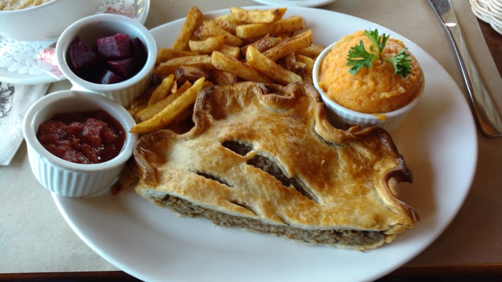 RESTAURANT AU PETIT POUCET | 1030 QC-117, Val-David, QC J0T 2N0, Canada | Phone: (819) 322-2246