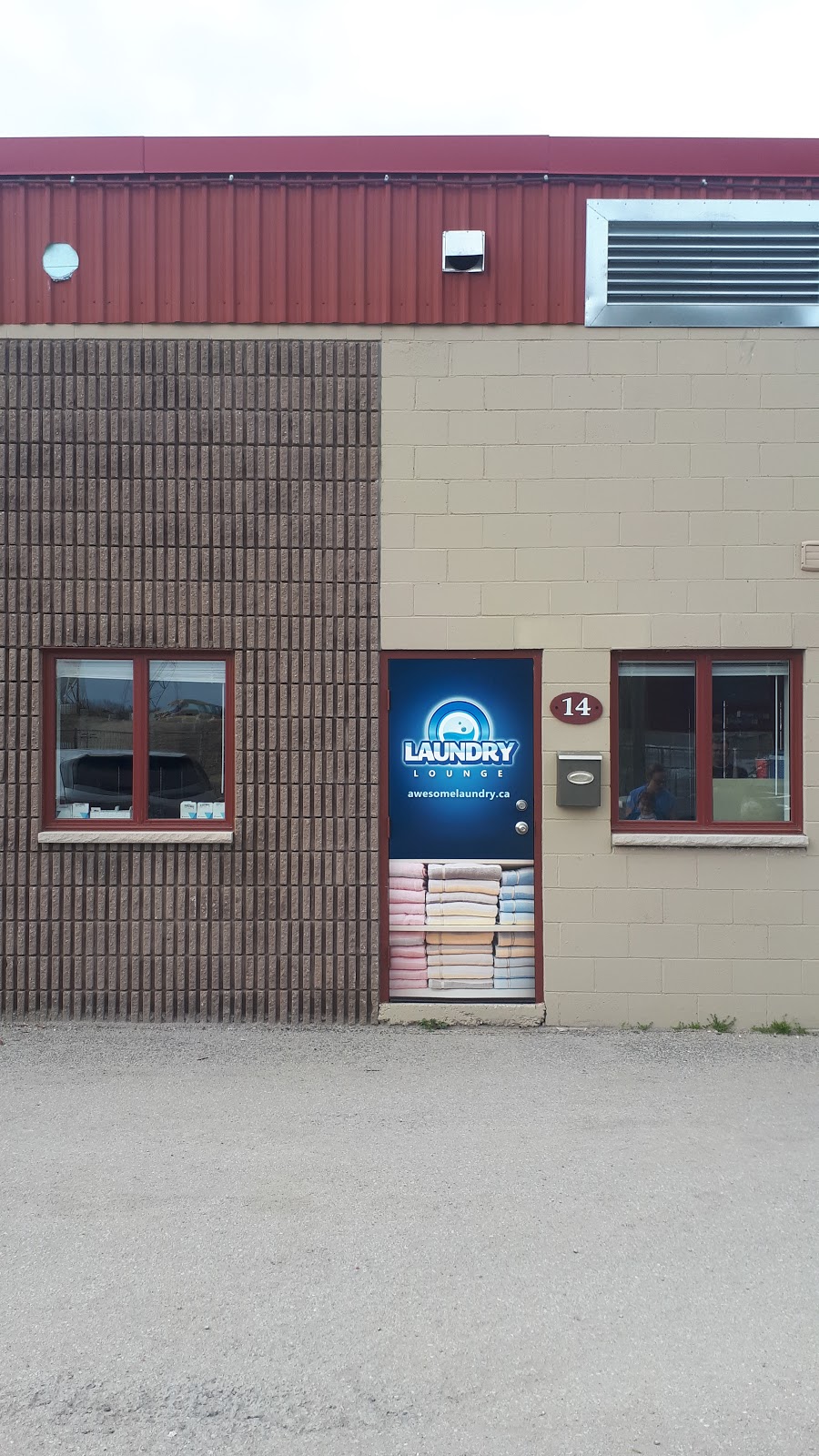 Laundry Lounge Ltd | 3 Royce Ave #14, Orillia, ON L3V 5H8, Canada | Phone: (705) 259-4400