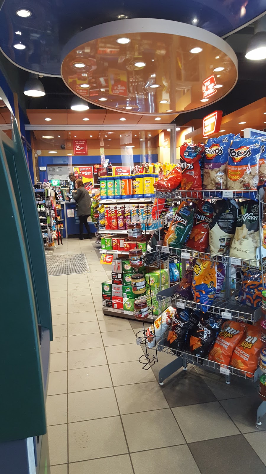 Ultramar | 300 Avenue Dresden, Mont-Royal, QC H3P 2B8, Canada | Phone: (514) 341-7827