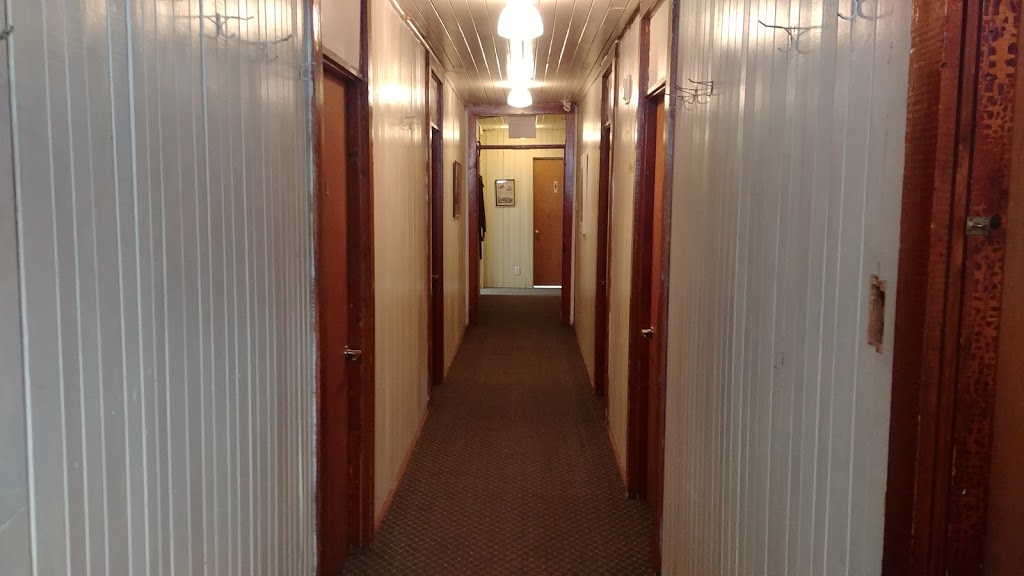 Auberge Laurentienne Laurentian lodge | 1162 Rue Principale, Prévost, QC J0R 1T0, Canada | Phone: (450) 327-5201