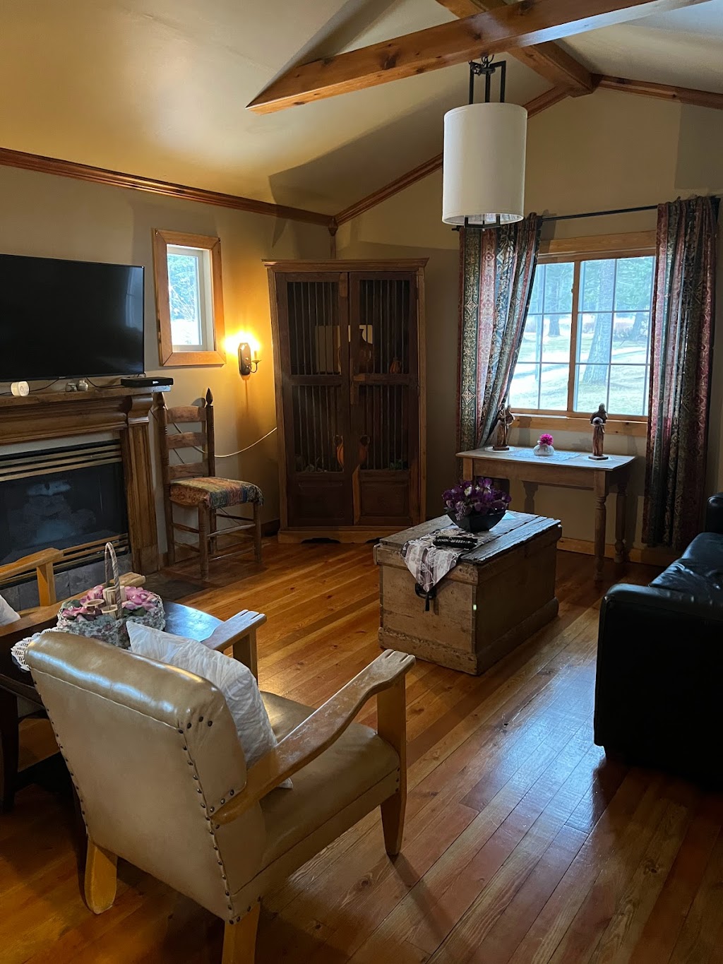 Fairmont Mountain Bungalows | 4869 Hwy. 93, 4869 BC-95, Fairmont Hot Springs, BC V0B 1L1, Canada | Phone: (250) 345-6365