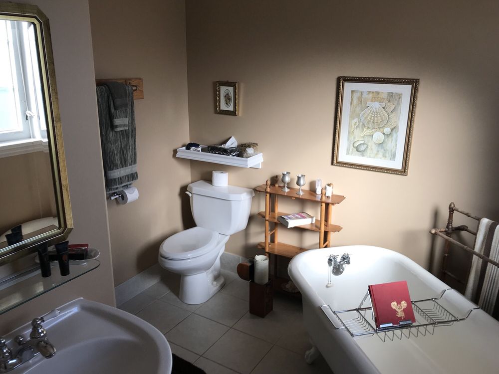 Bakers Chest B&B | 53 Farnham Rd, Truro, NS B2N 2X6, Canada | Phone: (902) 893-4824