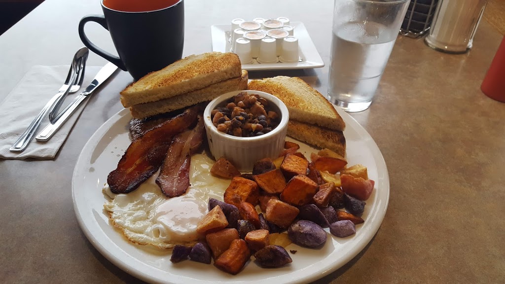 Bellevilles Watering Hole & Diner | 427 Belleville St, Victoria, BC V8V 4W9, Canada | Phone: (250) 388-0889