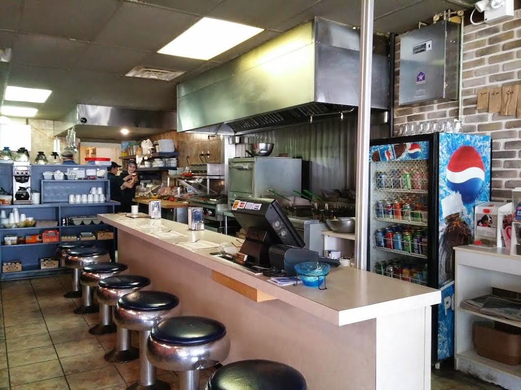 Casse-Croûte St-Marc | 2122 Av. Saint-Marc, Shawinigan, QC G9N 2J3, Canada | Phone: (819) 537-1769